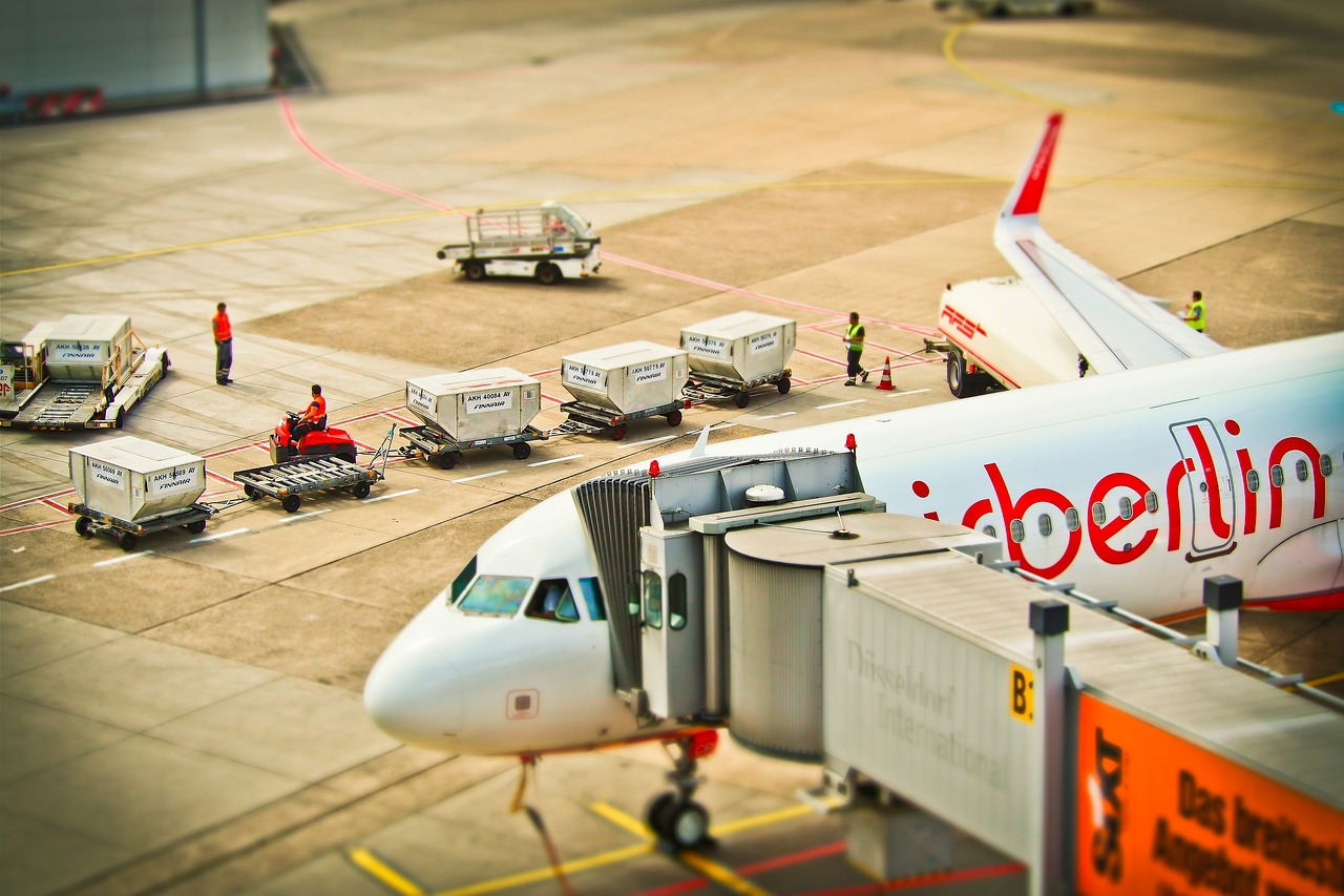 全球航空业震荡，6.8万张机票遭遇取消风波